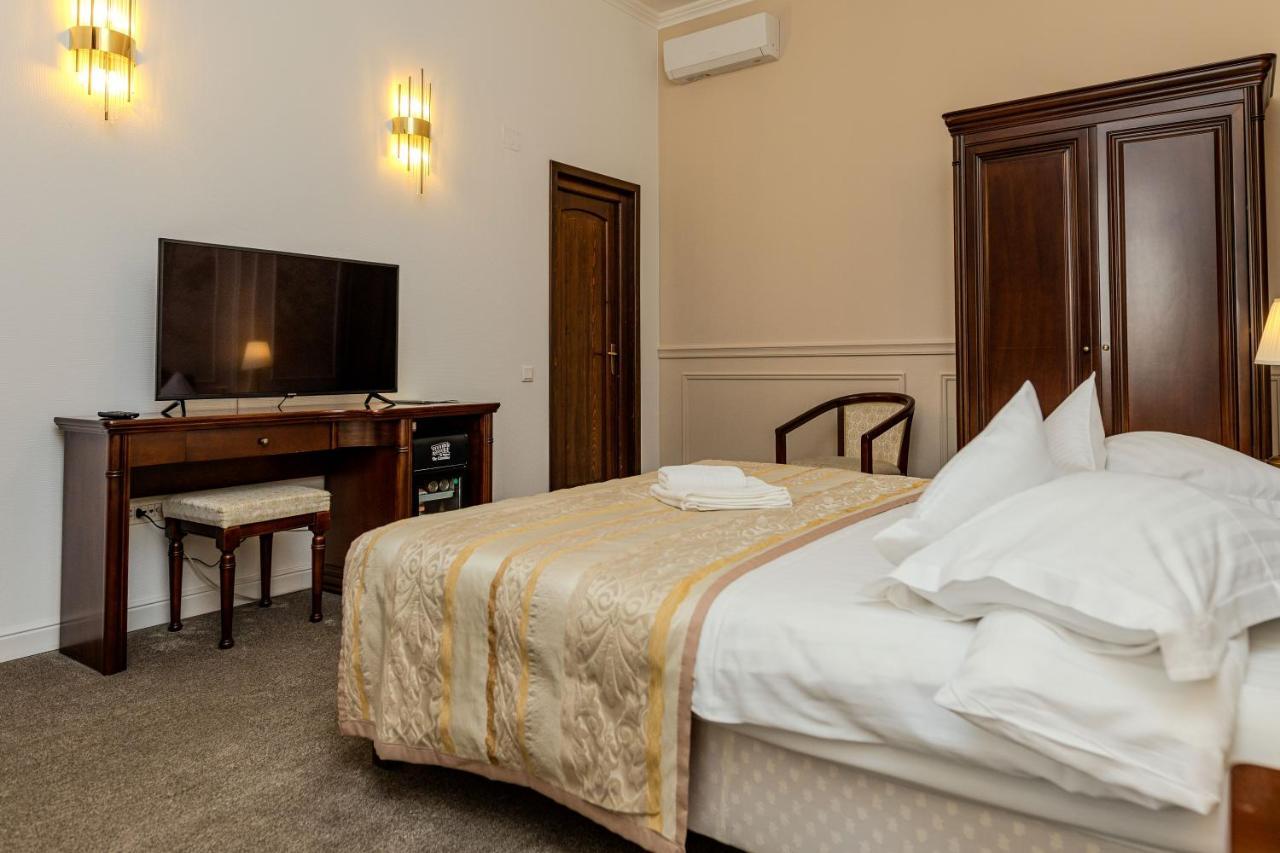 La Maison De Caroline Alba Iulia Exteriör bild