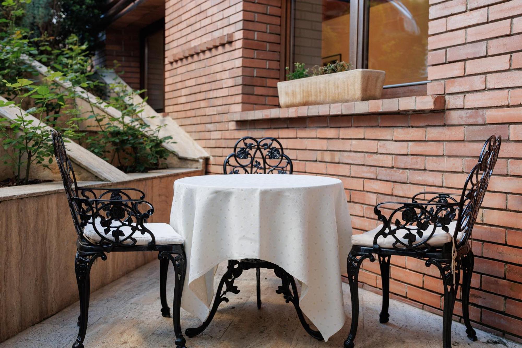 La Maison De Caroline Alba Iulia Exteriör bild